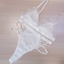 ensemble soutiens gorge-string blanc